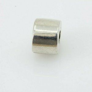Authentic pandora silver clip charm, like new